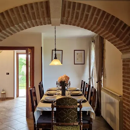 Rustic Katina With Game In Vizinada