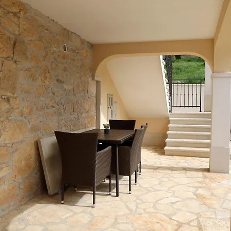 Rustic Katina With Game In Vizinada Vila